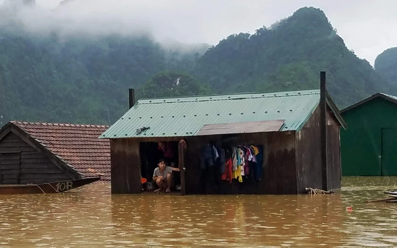 Những ngôi nhà nổi giúp người dân xã Tân Hóa, huyện Minh Hóa an toàn trong mùa mưa lũ.