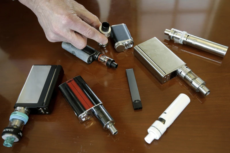 Loại bệnh bí ẩn liên quan tới thuốc lá điện tử và thiết bị tạo khói thuốc vẫn chưa có dấu hiệu giảm (Ảnh: Times)