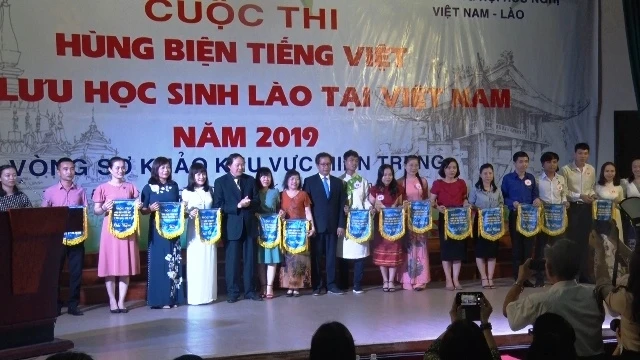 16 đội lưu học sinh Lào dự thi hùng biện bằng tiếng Việt