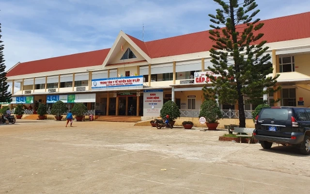 Trụ sở Trung tâm Y tế huyện Đác R’lấp, nơi ông Phạm Khánh Tùng làm Giám đốc, ký hàng loạt quyết định bổ nhiệm vị trí lãnh đạo cho nhân viên hợp đồng.