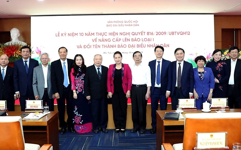 Chủ tịch Quốc hội Nguyễn Thị Kim Ngân và các đại biểu dự buổi lễ. Ảnh: TRỌNG ÐỨC (TTXVN)