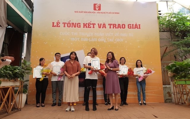 Ban giám khảo trao giải nhất cho tác giả Tống Phước Bảo với truyện ngắn “Tràng phan”.