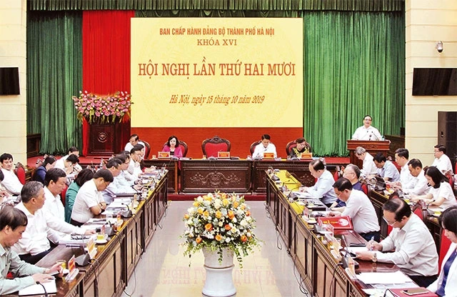 Đồng chí Hoàng Trung Hải, Ủy viên Bộ Chính trị, Bí thư Thành ủy Hà Nội phát biểu ý kiến tại hội nghị. Ảnh: DUY LINH