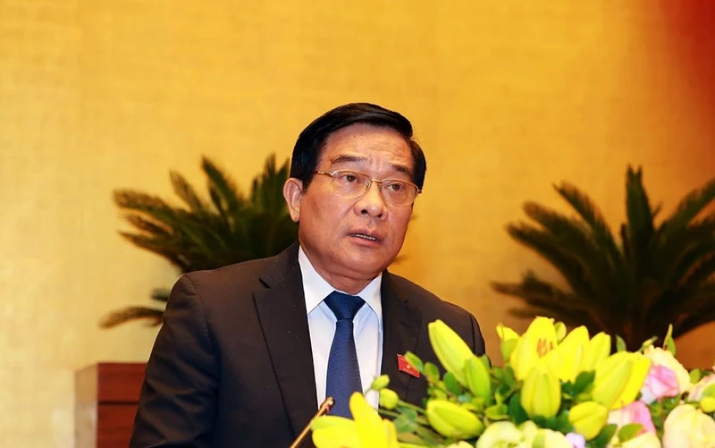 Chủ tịch Hội đồng Dân tộc của Quốc hội Hà Ngọc Chiến trình bày báo cáo thẩm tra Đề án, chiều 21-10.