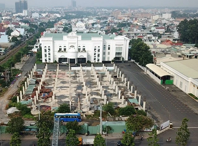 Công trình quy mô lớn xây dựng không phép trên đất công tại Đồng Nai.