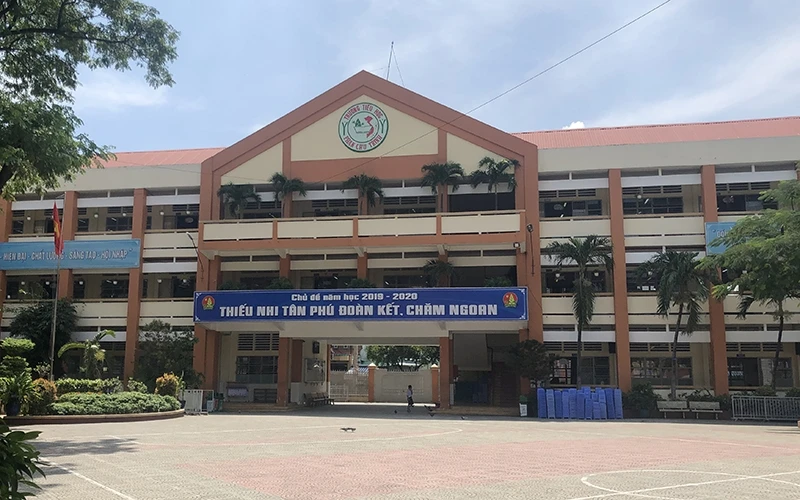 Trường Tiểu học Phan Chu Trinh, quận Tân Phú, TP Hồ Chí Minh, nơi xảy ra vụ việc.