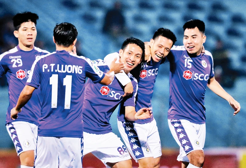 CLB Hà Nội lập kỷ lục tại V.League với năm lần đăng quang. Ảnh | MINH CHIẾN