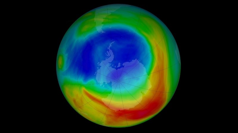 Có những hóa chất nào gây thủng tầng ozon và xuất phát từ hoạt động con người?
