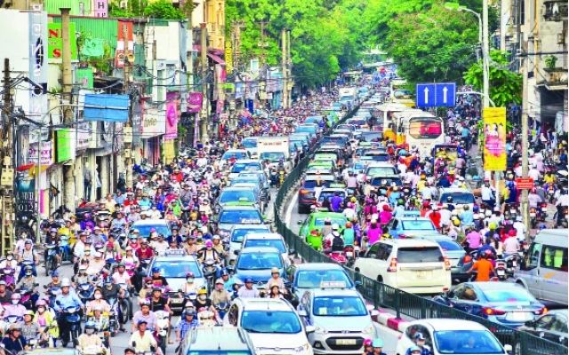 TP Hà Nội hiện có hơn 7,6 triệu phương tiện các loại, trong đó có 740 nghìn xe ô-tô, 5,8 triệu xe máy, 150 nghìn xe máy điện, chưa kể các phương tiện tỉnh ngoài hoạt động tại đây.