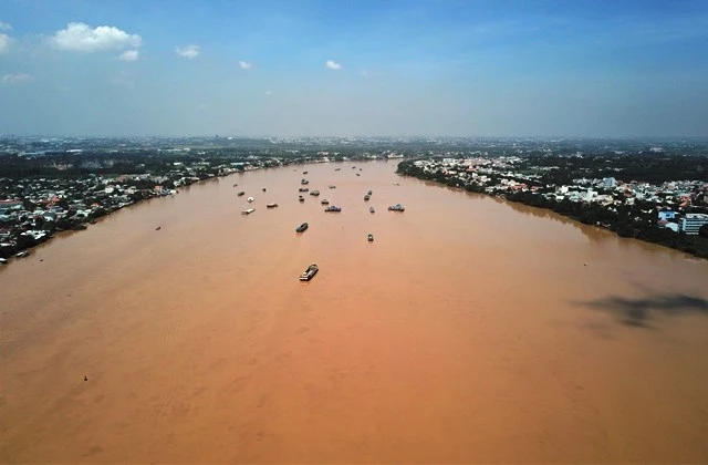 Nước sông Đồng Nai đoạn qua địa phận TP Biên Hòa đang gia tăng ô nhiễm.