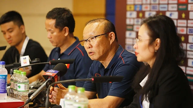 HLV Park Hang-seo chịu áp lực lớn về thành tích sau khi ký hợp đồng mới với VFF. Ảnh: LÊ MINH