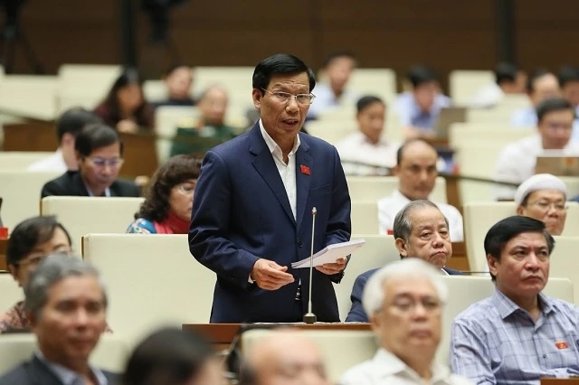 Bộ trưởng Văn hóa – Thể thao và Du lịch Nguyễn Ngọc Thiện phát biểu tại Quốc hội sáng 31-10.