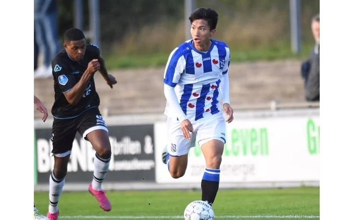 Hậu vệ trẻ Đoàn Văn Hậu vẫn đang trong quá trình tìm kiếm suất đá chính tại SC Heerenveen. (Ảnh: SC Heerenveen)