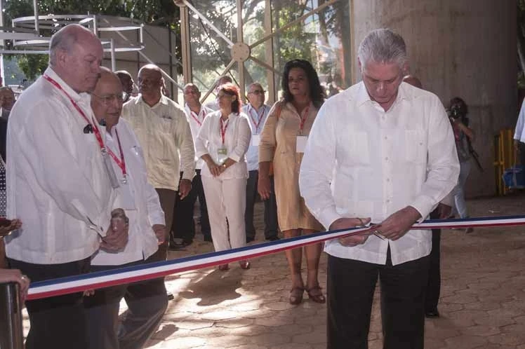 Chủ tịch Cuba Miguel Diaz-Canel cắt băng khai mạc FIHAV 2019 (Ảnh: Prensa Latina)