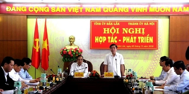 Đồng chí Bùi Văn Cường, Ủy viên T.Ư Đảng, Bí thư Tỉnh ủy Đắk Lắk phát biểu tại hội nghị.