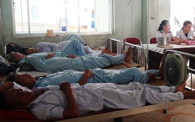 Một số bệnh viện tại Quảng Bình quá tải do người bị SXH đến điều trị.