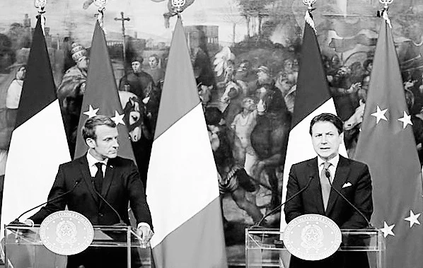 Hai nhà lãnh đạo Pháp và Italy họp báo sau hội đàm. Ảnh REUTERS