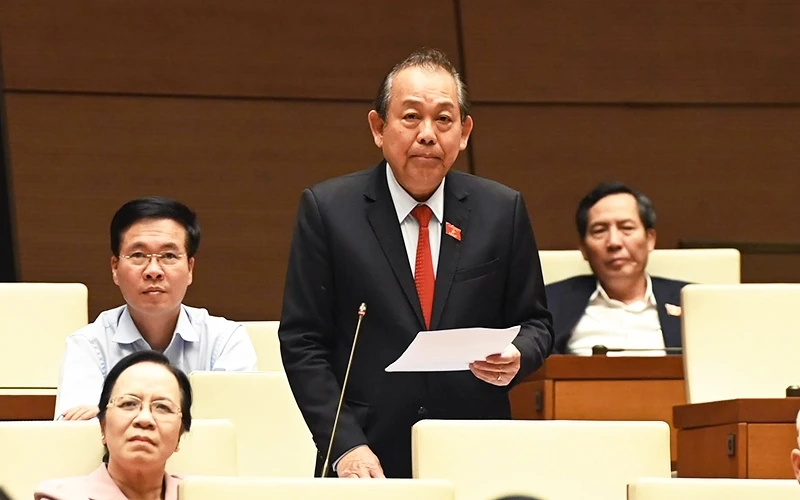 Phó Thủ tướng Thường trực Chính phủ Trương Hoà Bình tham gia giải trình tại phiên chất vấn của Quốc hội chiều ngày 7-11.