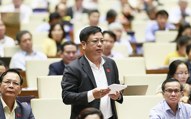 Đại biểu Quốc hội Nguyễn Trường Giang (Đắk Nông) nêu tình trạng thiếu giáo viên tại các địa bàn vùng sâu, vùng xa.