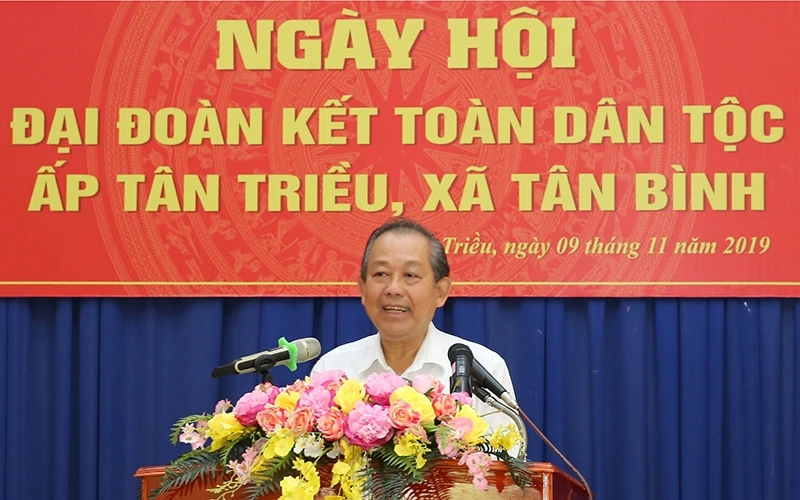 Phó Thủ tướng Thường trực Chính phủ Trương Hòa Bình phát biểu tại Ngày hội Đại đoàn kết toàn dân tộc ấp Tân Triều. Ảnh: VGP/Mạnh Hùng