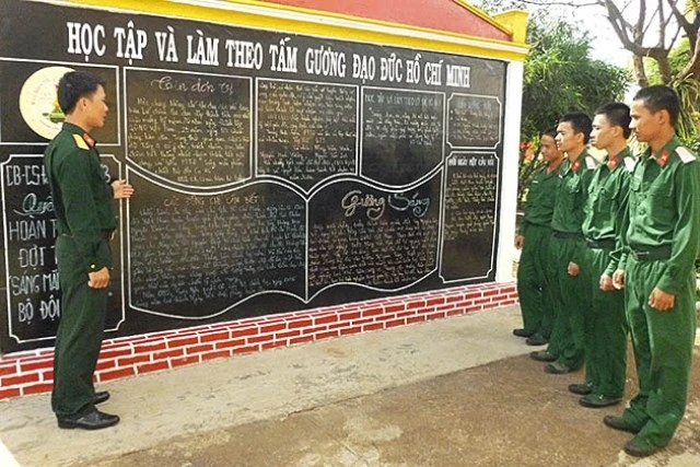 Hạ sĩ quan, chiến sĩ các đơn vị trong quân đội quán triệt học tập và làm theo tư tưởng, đạo đức và phong cách Hồ Chí Minh.