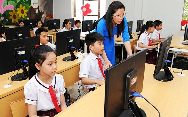 An Dương là một trong những huyện của Hải Phòng sớm đạt chuẩn nông thôn mới. Trong ảnh: Giờ Tin học tại Trường tiểu học Hồng Phong, huyện An Dương. Ảnh: XUÂN TOÀN