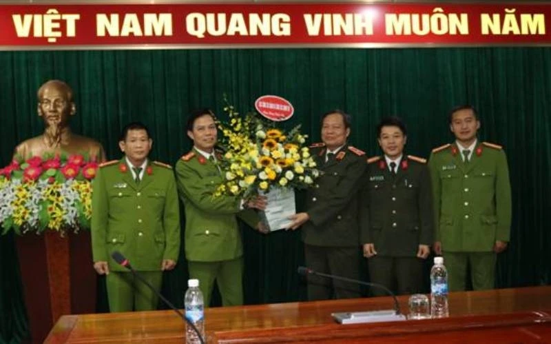 Thiếu tướng Đào Gia Bảo, Cục Trưởng cục công tác đảng và công tác chính trị, chúc mừng Ban Chuyên án 919B.