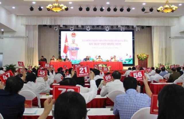 HĐND tỉnh Nghệ An biểu quyết Nghị quyết về chính sách hỗ trợ cán bộ dôi dư do sắp xếp, sáp nhập.