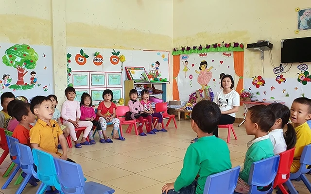 Giờ học tiếng Việt tại Trường mầm non Ðại Dực, huyện Tiên Yên (Quảng Ninh).