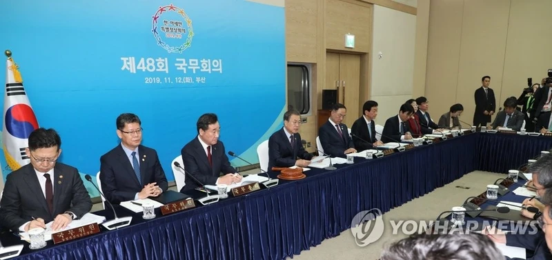 Cuộc họp nội các của chính phủ Hàn Quốc tại Busan ngày 12-11 (Ảnh: YONHAP)