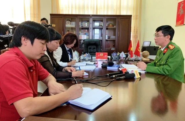 Đại tá Bùi Xuân Phong, Phó Giám đốc Công an Lai Châu thẳng thắn thông tin đến các cơ quan báo chí vụ việc của Thượng tá Hoài.
