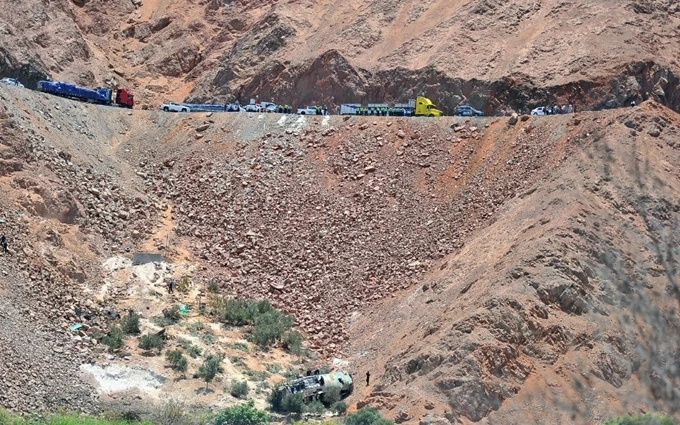 Hiện trường một vụ xe buýt lao xuống hẻm núi tại Peru, năm 2018. (Ảnh: AP)