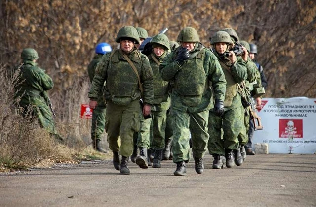 Lực lượng ly khai rút khỏi khu vực giới tuyến ở miền đông Ukraine.