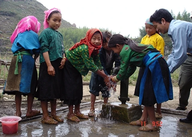 Nước sạch đến với người dân vùng cao tỉnh Tuyên Quang.