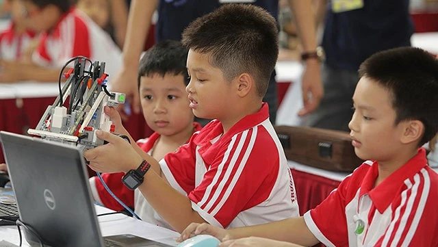 21 đội tuyển đại diện đoàn học sinh Việt Nam tham dự cuộc thi Robotics