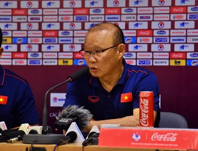 Thầy Park hài lòng về thắng lợi nhưng cũng yêu cầu sự tập trung nơi các cầu thủ cho trận đấu tới với Thái Lan. 