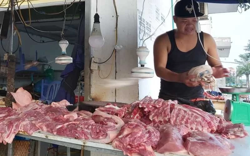 Giá thịt lợn trên thị trường tăng phi mã cá biệt lên tới 200 nghìn/kg.