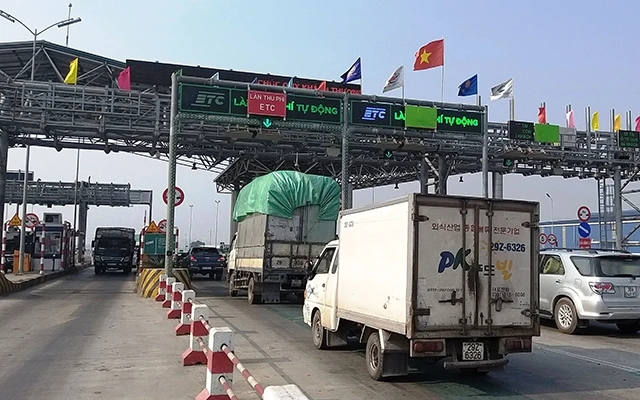 Ùn tắc tại làn ETC, Trạm BOT Hà Nội - Bắc Giang.
