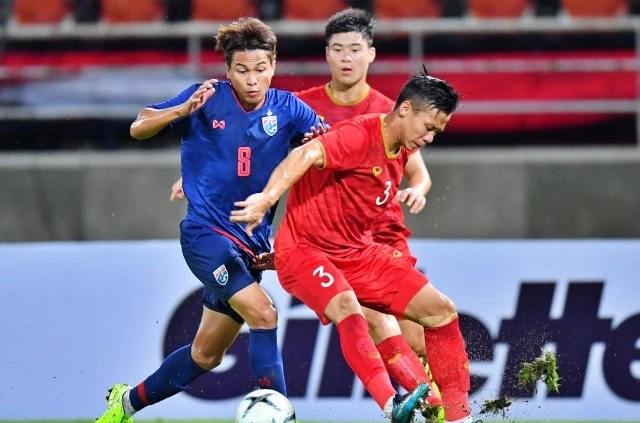 Tuyển Việt Nam có lợi thế sân nhà và sự cổ vũ cuống nhiệt của người hâm mộ ở trận lượt về với Thái Lan. (Ảnh: foxsportasia)