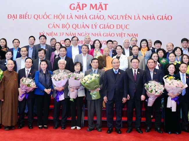 Thủ tướng Nguyễn Xuân Phúc, Chủ tịch Quốc hội Nguyễn Thị Kim Ngân với các đại biểu tại buổi gặp mặt. Ảnh: HOÀNG QUỲNH