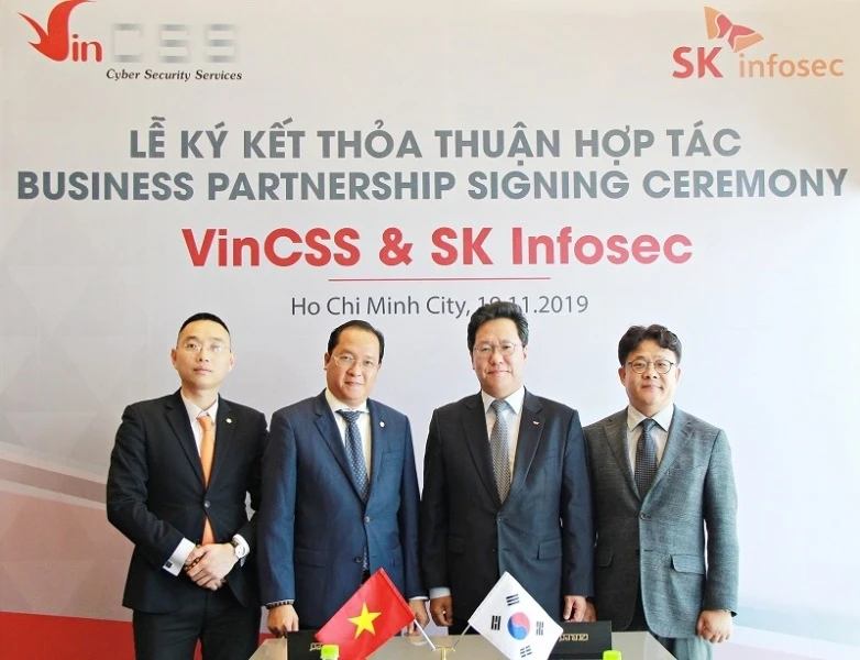 Lễ ký kết hợp tác giữa VinCSS với SK Infosec về an ninh mạng vào sáng 19-11.
