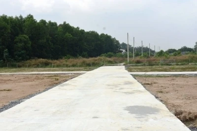 Đường bê-tông, hệ thống điện được thi công để phân lô bán nền trái phép tại thửa đất số 30, tờ bản đồ số 1, phường Tam Phước, TP Biên Hòa.