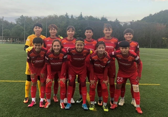 Đội hình ra sân của tuyển nữ quốc gia trong trận gặp CLB Yonogo Belle (Nhật Bản).