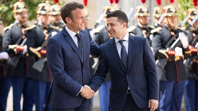 Hai lãnh đạo mới của Pháp (trái) và Ukraine được hy vọng sẽ tháo gỡ bế tắc trong đàm phán hòa bình. Ảnh: UNIAN