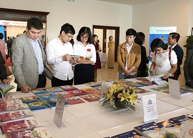 Nhà xuất bản Giáo dục Việt Nam giới thiệu các bản mẫu sách giáo khoa mới do đơn vị này biên soạn. 