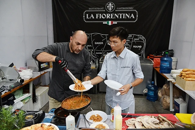 Đến với Quảng trường Italia 2019, người dân và du khách sẽ được thưởng thức những nét tinh hoa trong nền ẩm thực của đất nước Italia do chính đầu bếp của các nhà hàng Ý trên địa bàn TP Hà Nội phục vụ.