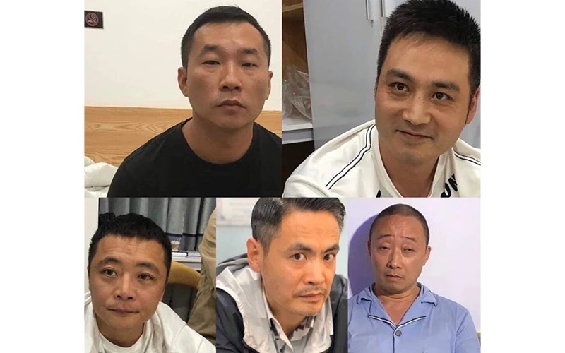 Năm đối tượng người Trung Quốc có lệnh truy nã quốc tế bị bắt tại Đà Nẵng. Ảnh: Công an TP Đà Nẵng cung cấp.