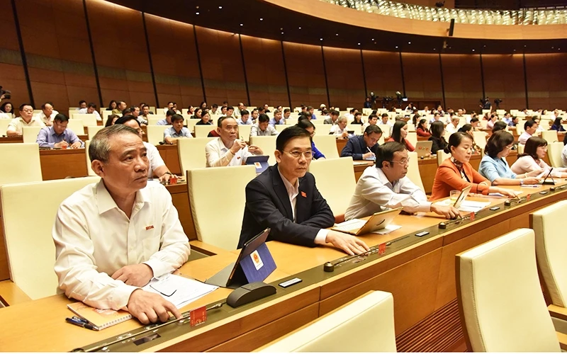 Đoàn đại biểu Quốc hội TP Đà Nẵng tham gia biểu quyết, chiều 25-11.