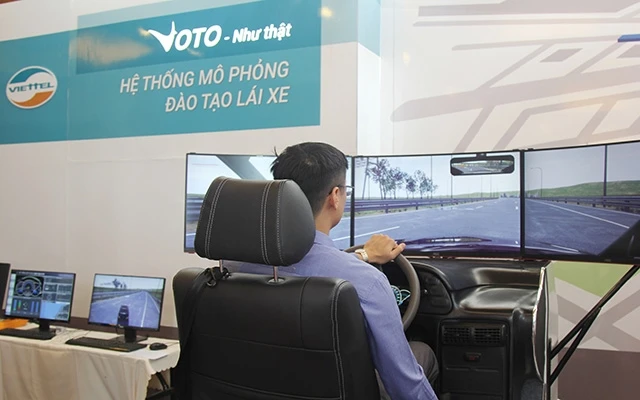 Ra mắt hệ thống mô phỏng đào tạo lái xe ô-tô chuẩn quốc tế của Việt Nam