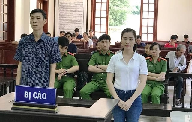 Hai bị cáo Huỳnh Minh Tâm và Huỳnh Thị Tố Nga tại tòa.